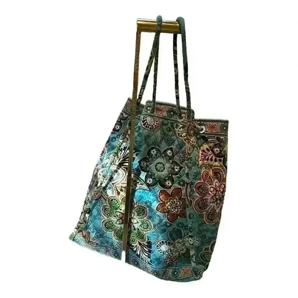 Vera Bradley drawstring bag.  Excellent Used Condition - Picture 6 of 6